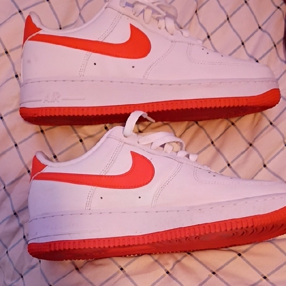Nike Kids' White & Orange Air Force 1 Low Sneakers - Picture 4 of 4